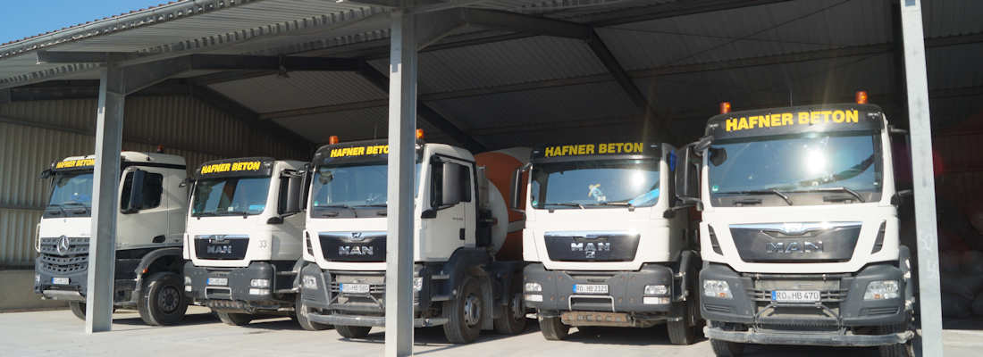 Fuhrpark Bruckmühl/Rosenheim: Lkw 4-Achser Betonpumpe Förderband-Fahrmischer Schneckenpumpe / Estrich, Dämma-dur